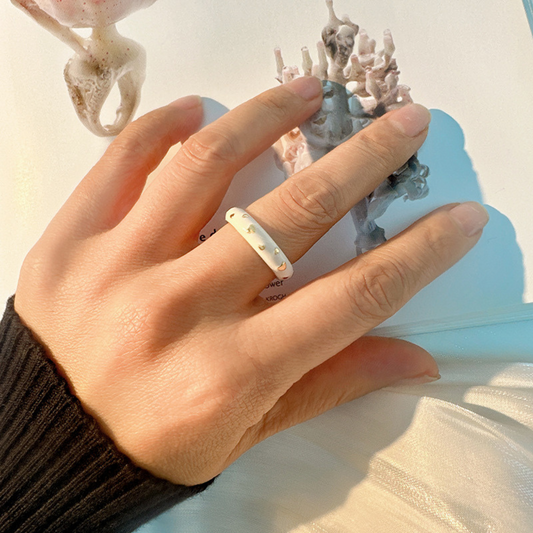 La Blanchette Ring: 18K Gold Accents on Pure White