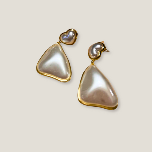 Elegant Heart & Teardrop Pearlized Earrings